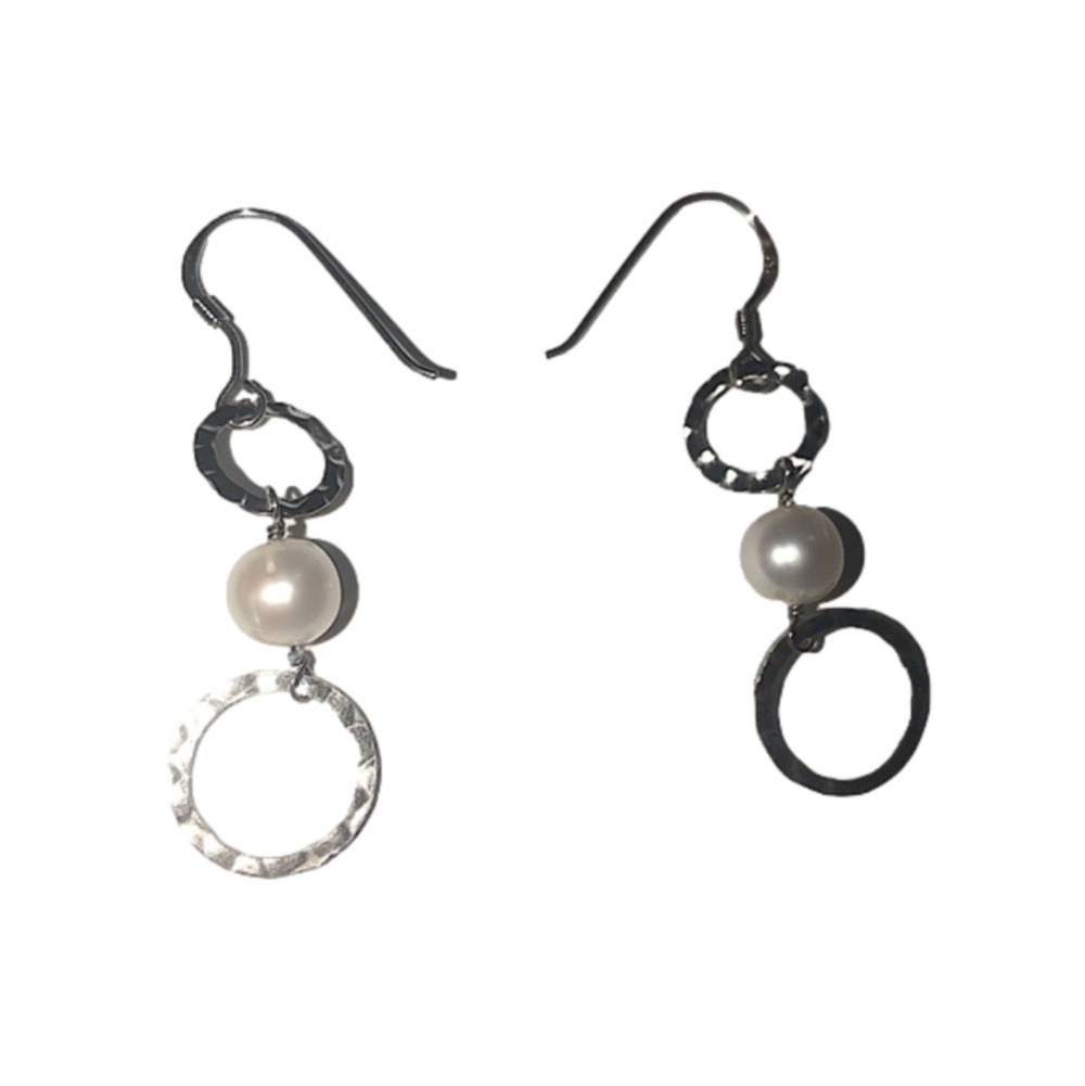 VTG White Pearl & Sterling Silver Hammered Circle Dangle Earrings